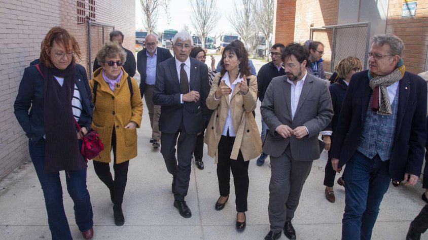 El conseller de Salut visita el CAP acompanyada de l'alcaldessa de  Tàrrega i el president de la Diputació