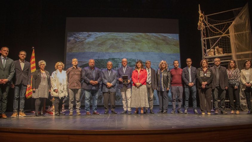 L'homenatjat amb les autoritats