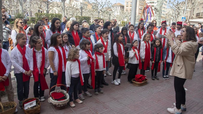 Les caramelles davant de l'església del Carme