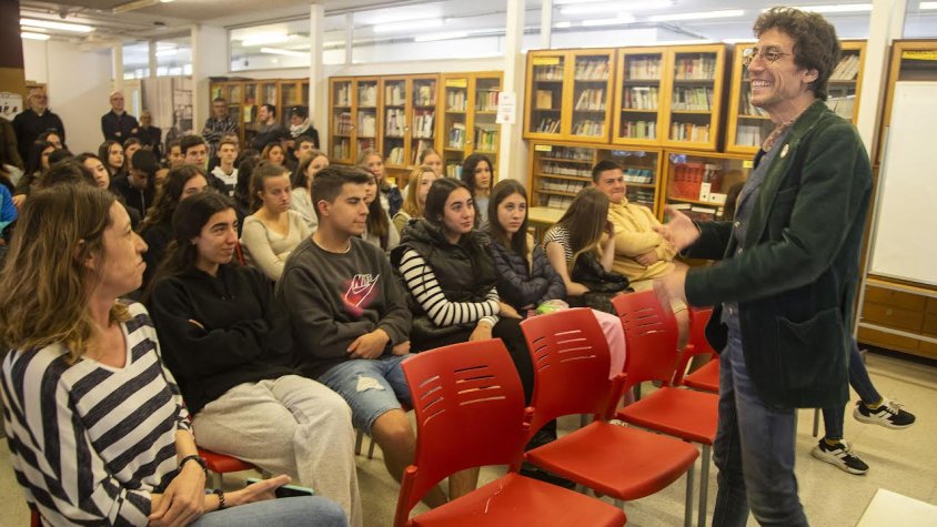 Amat Baró ha recitat poemes de Pàmies als centres de secundària amb el Pedrolo