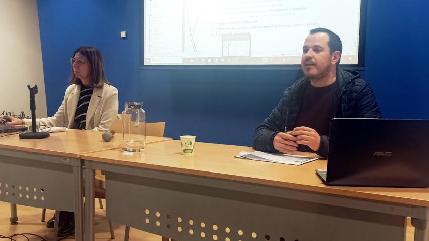 El regidor de Cultura en una de les sessions informatives