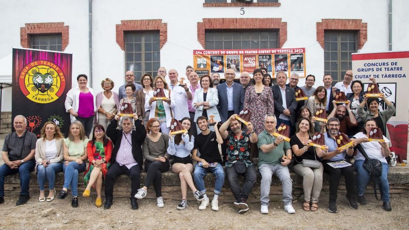 Foto de grup dels guardonats, l'organització i les autoritats