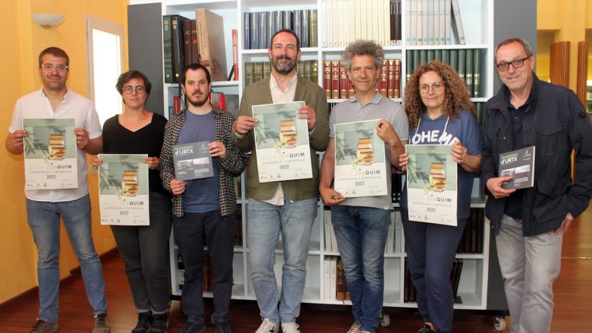 Un dels guanyadors amb representants de l'organització