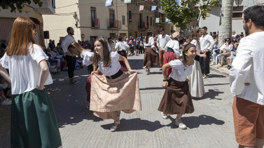 Exhibició de les danses populars, obra de David Pradas
