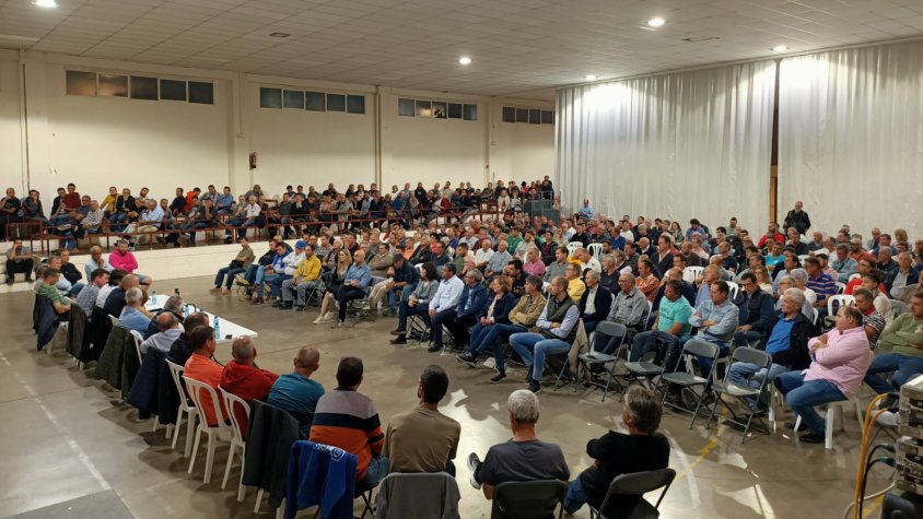 Unes 400 persones, a la primera reunió