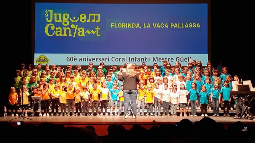 Les cinc corals infantils a la 49a edició del Juguem Cantant, al Teatre Ateneu