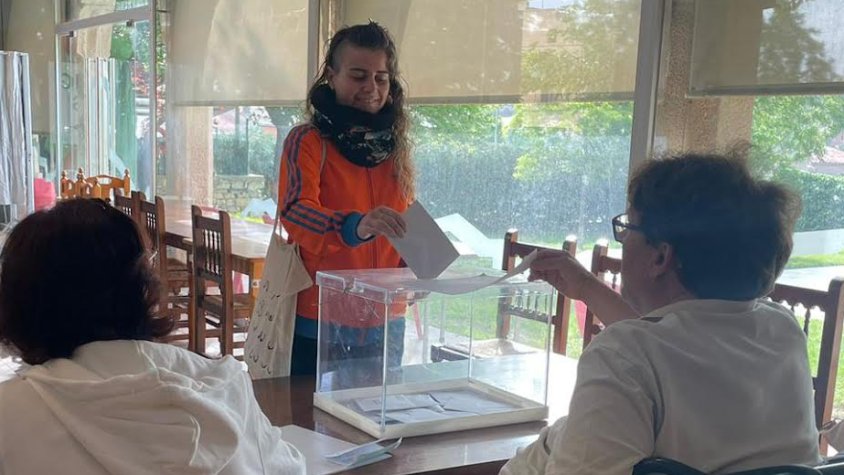 Laia Recasens votant