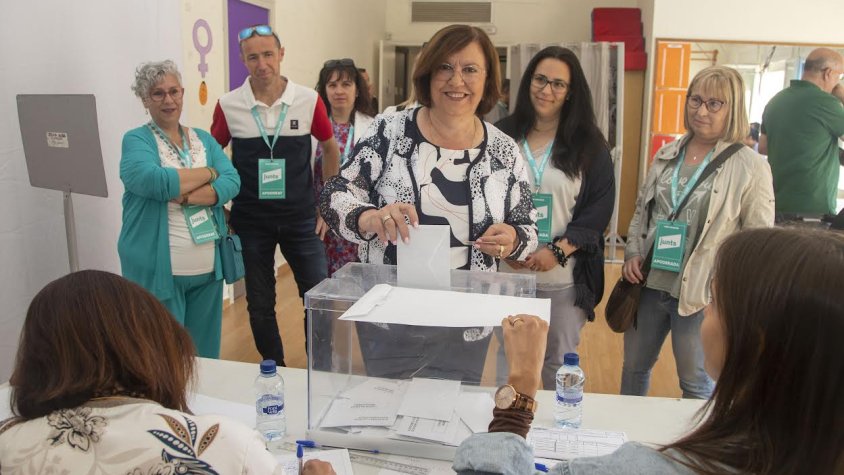 Rosa Maria Perelló votant