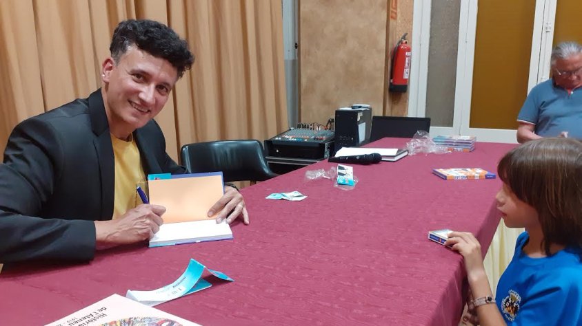 El Mag Lari va signar llibres