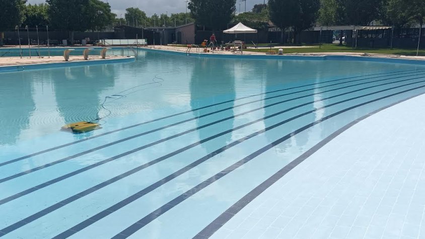 Noves escales refetes al vas de la piscina