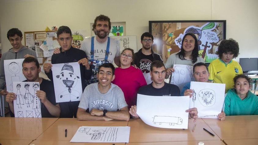 Alguns alumnes de l'escola Alba amb Joan Turu
