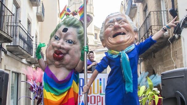 Un moment de la mani-cercavila pel centre de la ciutat