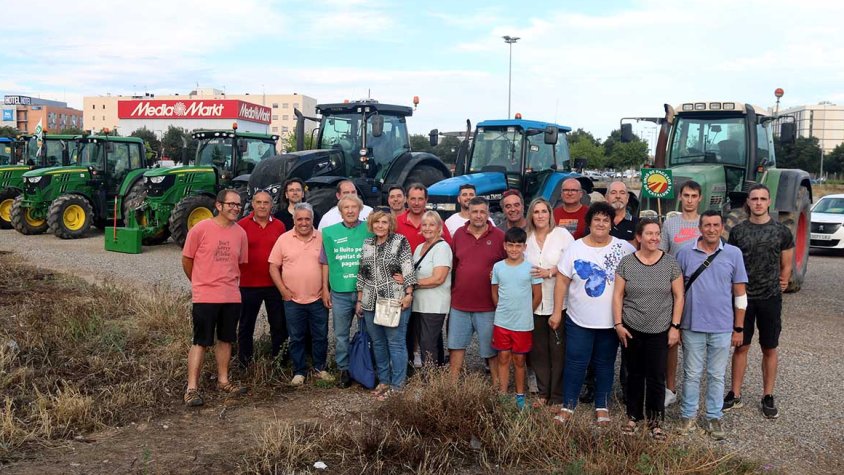 Alguns dels agricultors i membres d'Unió de Pagesos participants a la marxa