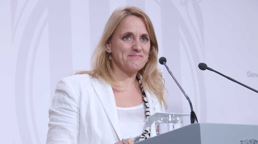 La consellera d'Economia, Natàlia Mas, en roda de premsa
