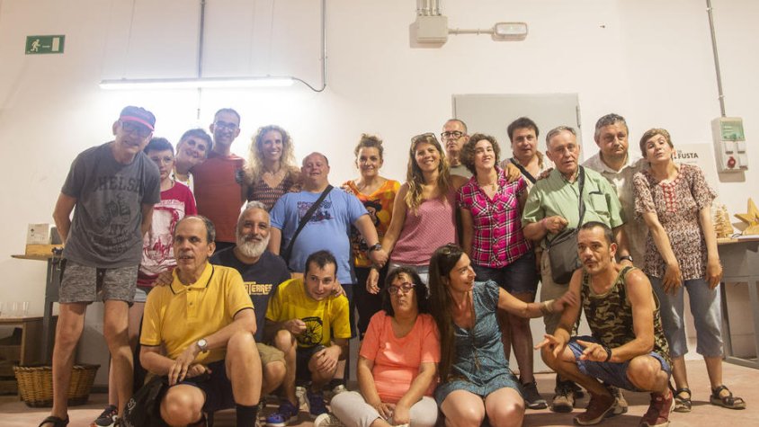 Tècnics i usuaris de Cal Carreter, amb responsables d'Alba i autoritats locals