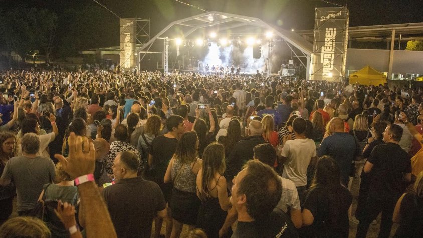 Milers de persones van omplir el càmping divendres a la nit