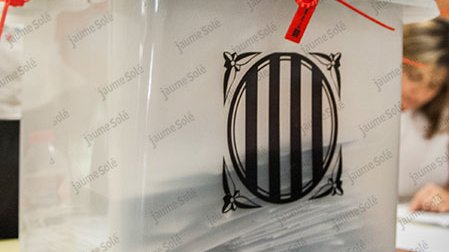 Una de les urnes en què els targarins van poder dipositar la seva papereta l'1-O