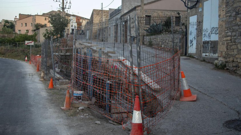 La reparació del mur va començar a principis de mes