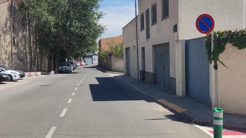 A la dreta de la imatge, la vorera de l'avinguda de Balaguer que s'ampliarà