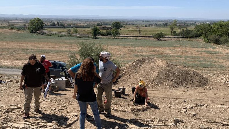 Alguns dels tècnics, a la zona de treball de la necròpolis d’Almenara