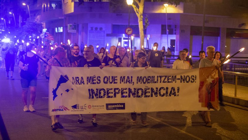 La Marxa de Torxes va recórrer ahir a la nit carrers cèntrics de la ciutat