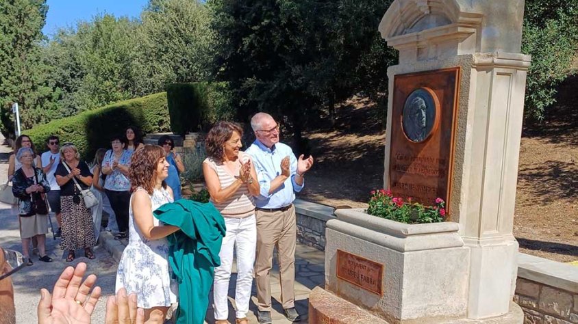 Moment de la descoberta del monument a Pompeu Fabra i Poch