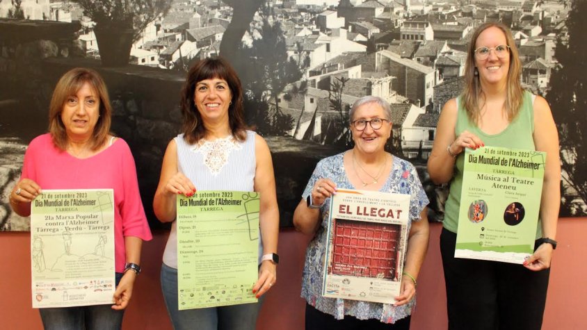Representants de l'AFATC amb autoritats locals