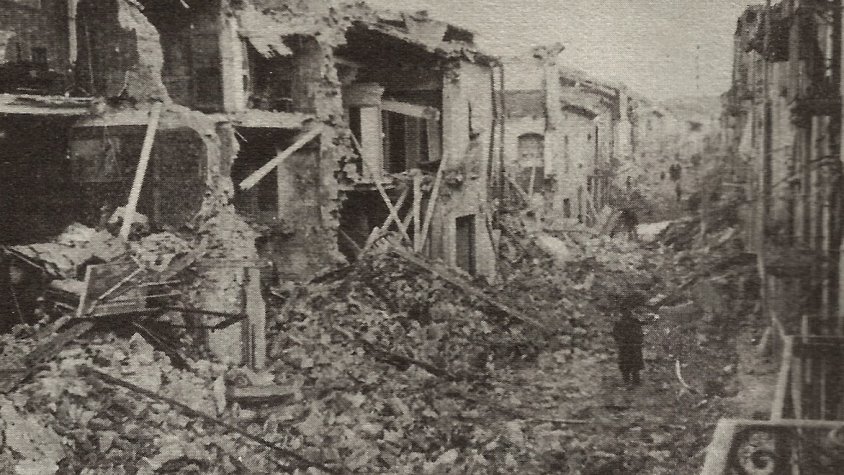 Aquest és l'aspecte que tenia el Raval del Carme en acabar la guerra