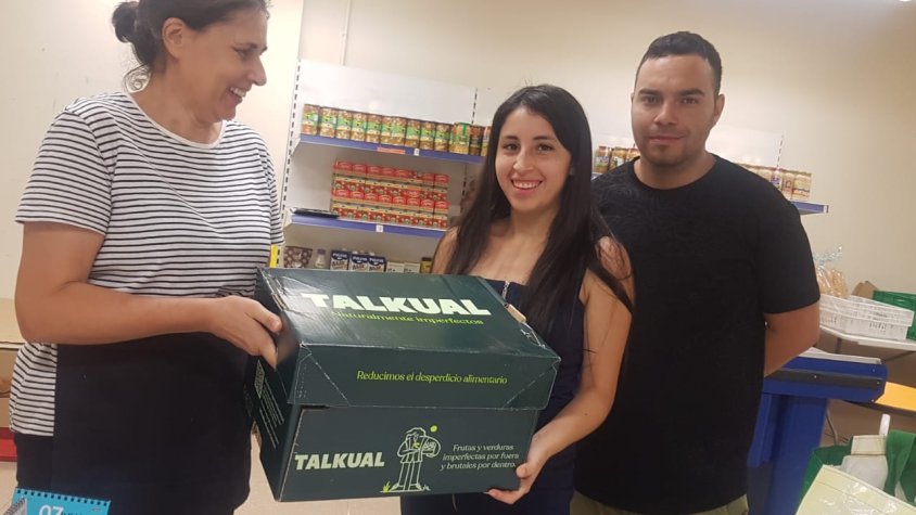 Entrega d'una de les donacions