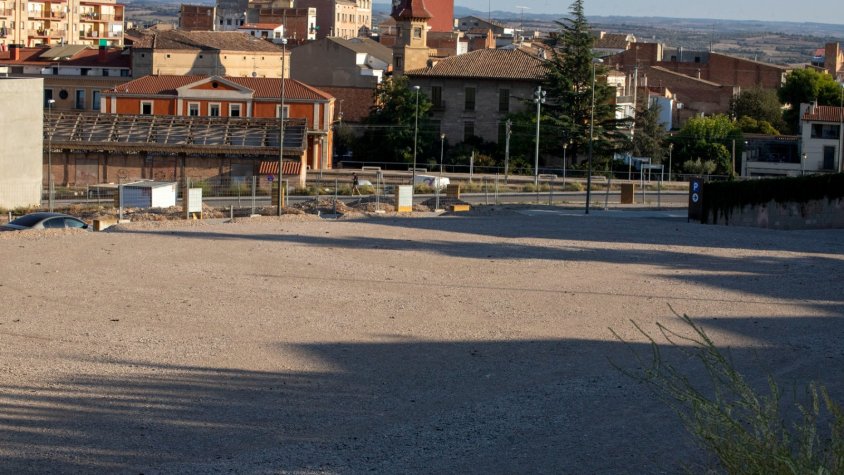 La  nova zona d'aparcament al carrer Mestre Amigó