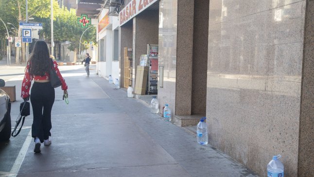 Algunes de les garrafes instal·lades des de finals de setembre