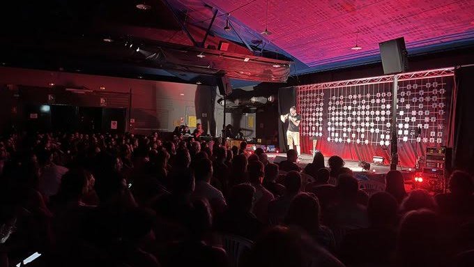 L'Espai MerCAT, ple de gom a gom en La Nit dels Monòlegs