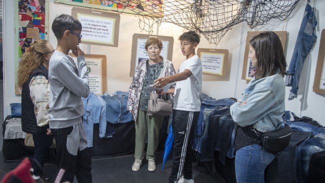 La cooperativa Toquem la Fibra, del col·legi Vedruna, a la fira