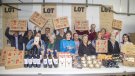 Quatre entitats socials de Lleida s'uneixen per crear lots de Nadal amb impacte social