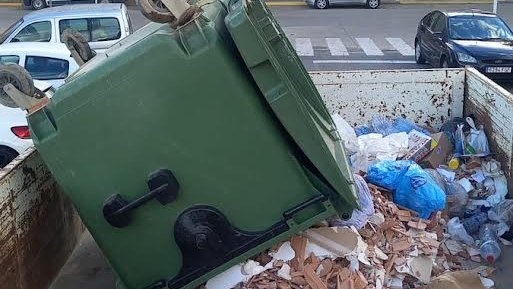 El contenedor i les runes d'obra