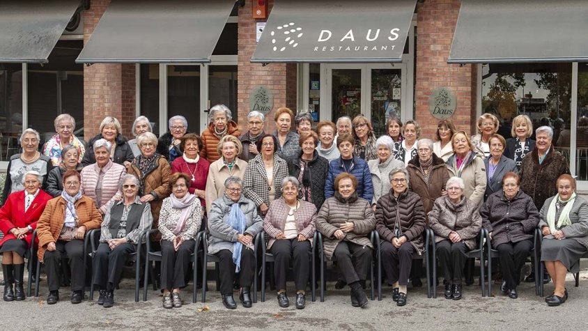 Foto de grup de la trobada de 80 anys i més