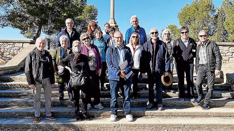 Imatge de les persones participants en la visita guiada al parc