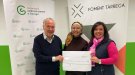 L’Associació Contra el Càncer rep un xec solidari de 425 euros de Foment Tàrrega