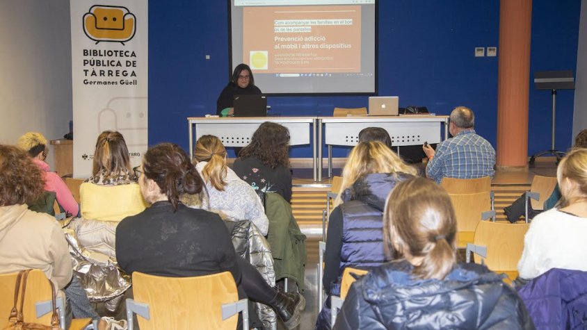 El taller es va impartir a la biblioteca