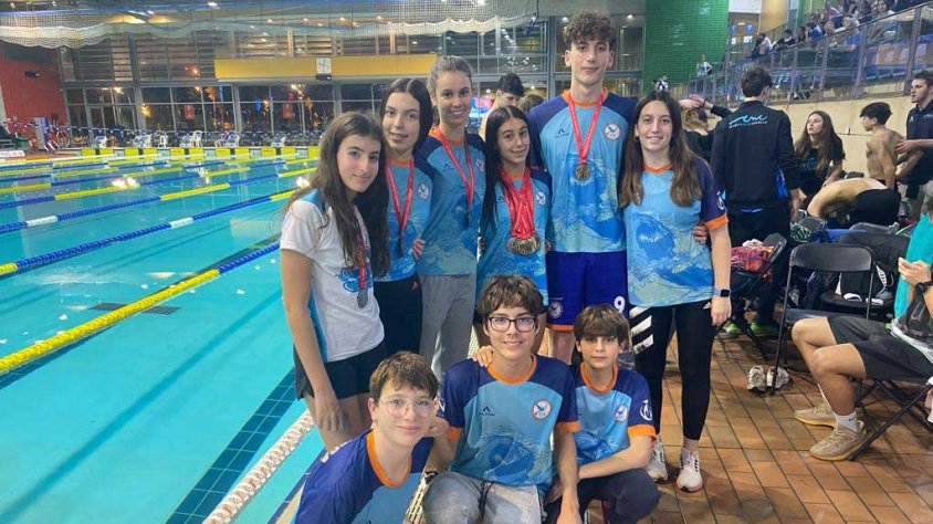 Nedadors del club amb les medalles