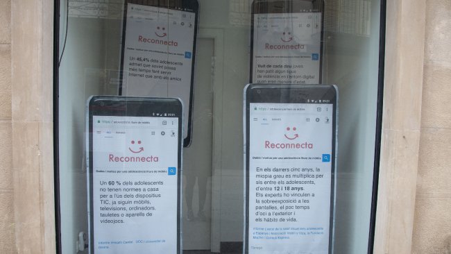 L’aparador de la comunitat ‘Adolescència lliure de mòbils’