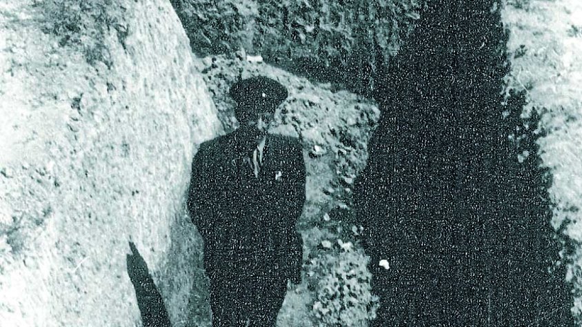 Detall de la construcció del refugi antiaeri del Pati. 9 d'abril de 1938