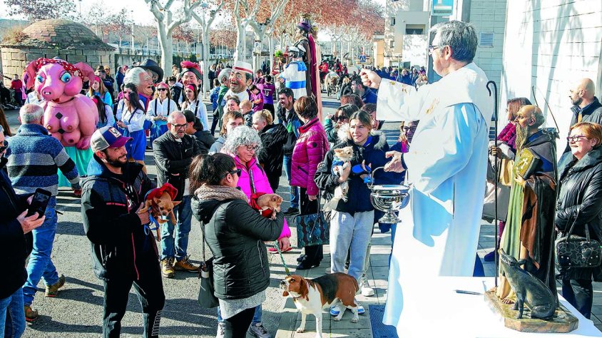 Benedicció del diaca Lluís Cañadilla en els Tres Tombs de Sant Antoni 2024