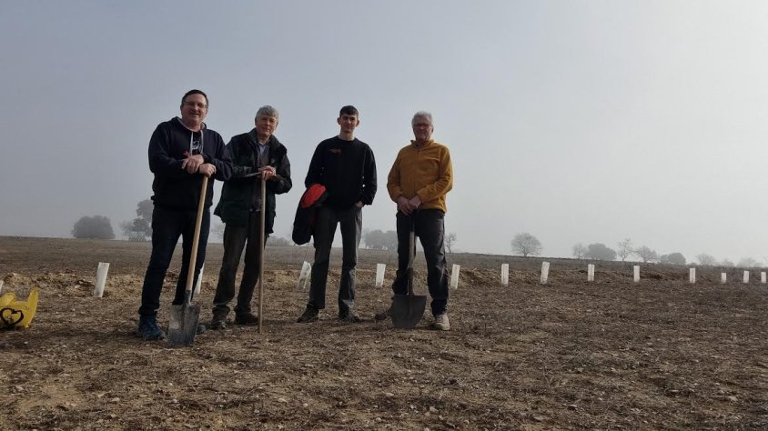 Alguns dels participants a la plantació