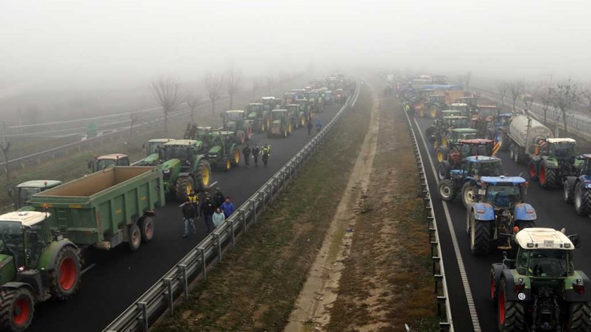 Tractors col·lapsant l'A-2 a Fondarella