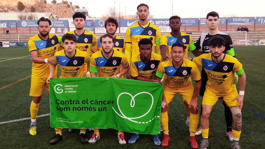 Els jugadors del Tàrrega lluint el braçalet verd del Dia Mundial Contra el Càncer