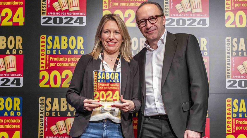 La directora de Màrqueting Ibèria de Borges Branded Foods, Montse Franch, recollint el premi Sabor de l'Any 2024