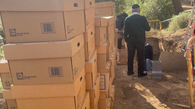 Les restes d’esquelets jueus procedents de Tàrrega es van enterrar dimecres a Barcelona