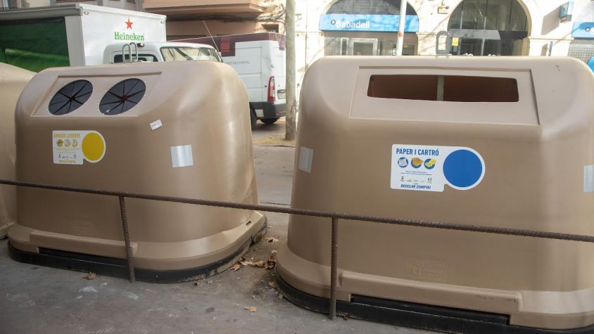 Dos dels nous contenidors instal·lats pel consell a la ciutat