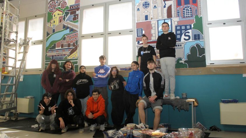 Alguns dels alumnes amb part de l'obra